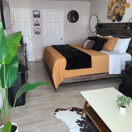 Modern Studio Retreat With King Bed - Cozy Comfort Pahokee Exterior foto